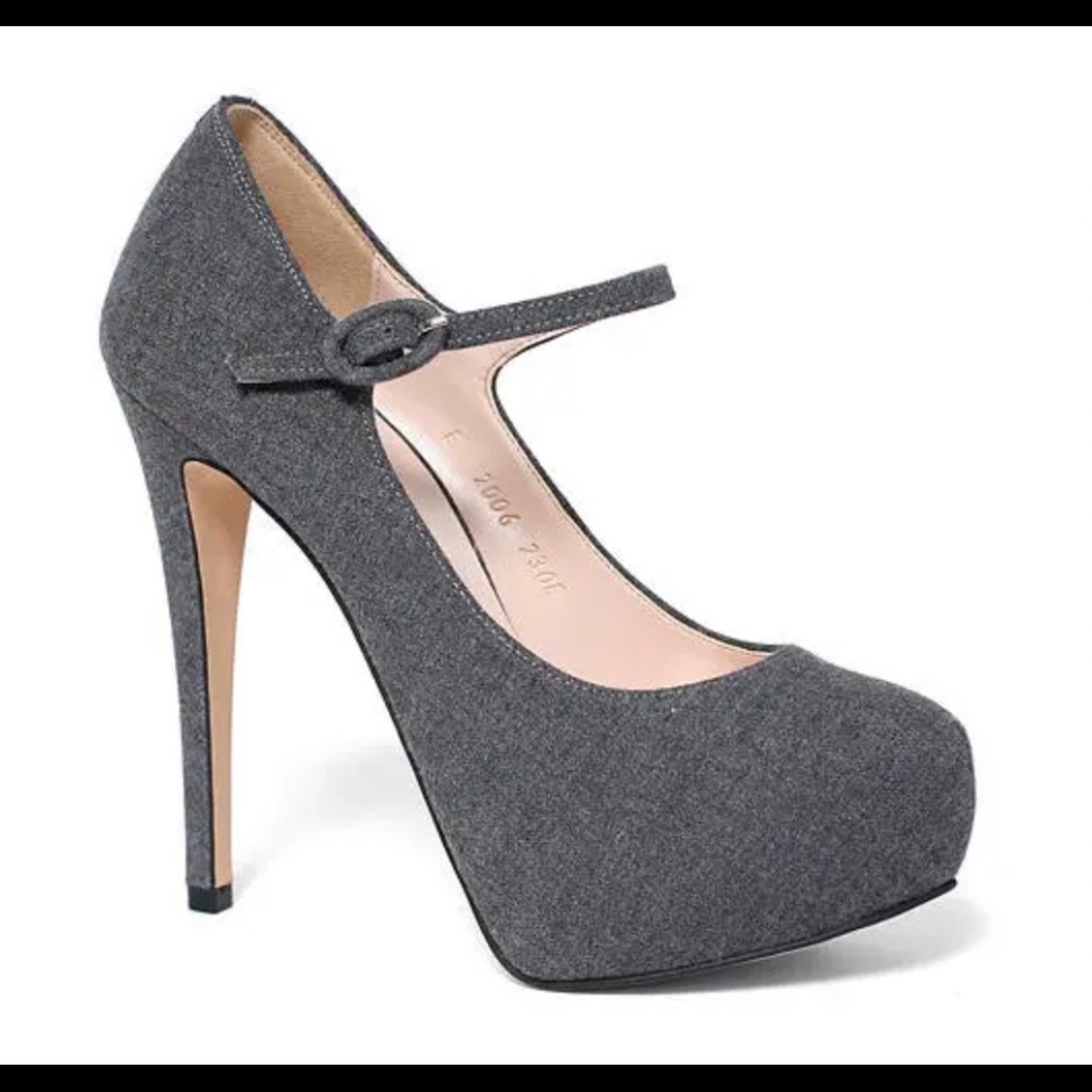 Size 3 grey fabric 5” Heels with platform